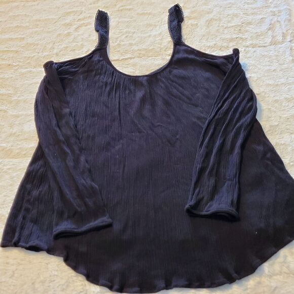 Torrid top  - Picture 2 of 6